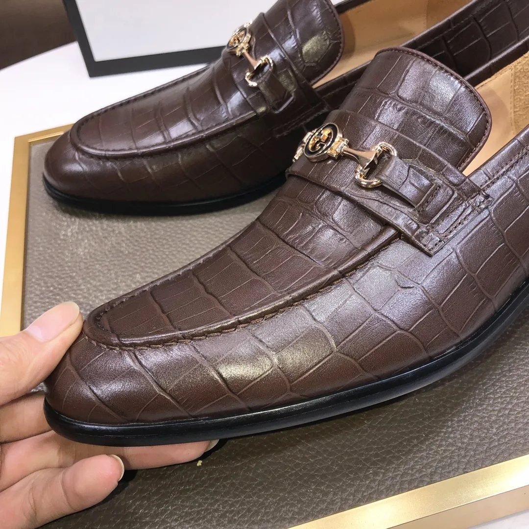 Men's shoes💰500💰Italy's top luxury men's shoe giant (GUCCI) (Gucci) (full cowhide lining) new arrival🍃Original European style🔰 Pleasant to the eye😍In order to make the shoes more durable and non-deformable🌀The production continues to follow traditional methods but there is still no lack of innovation💪Choose original sheepskin for the leather♻️ Smooth and natural And extra bright ⭐Made of imported cowhide, the first choice of rich people 38-45 (45 customized)
